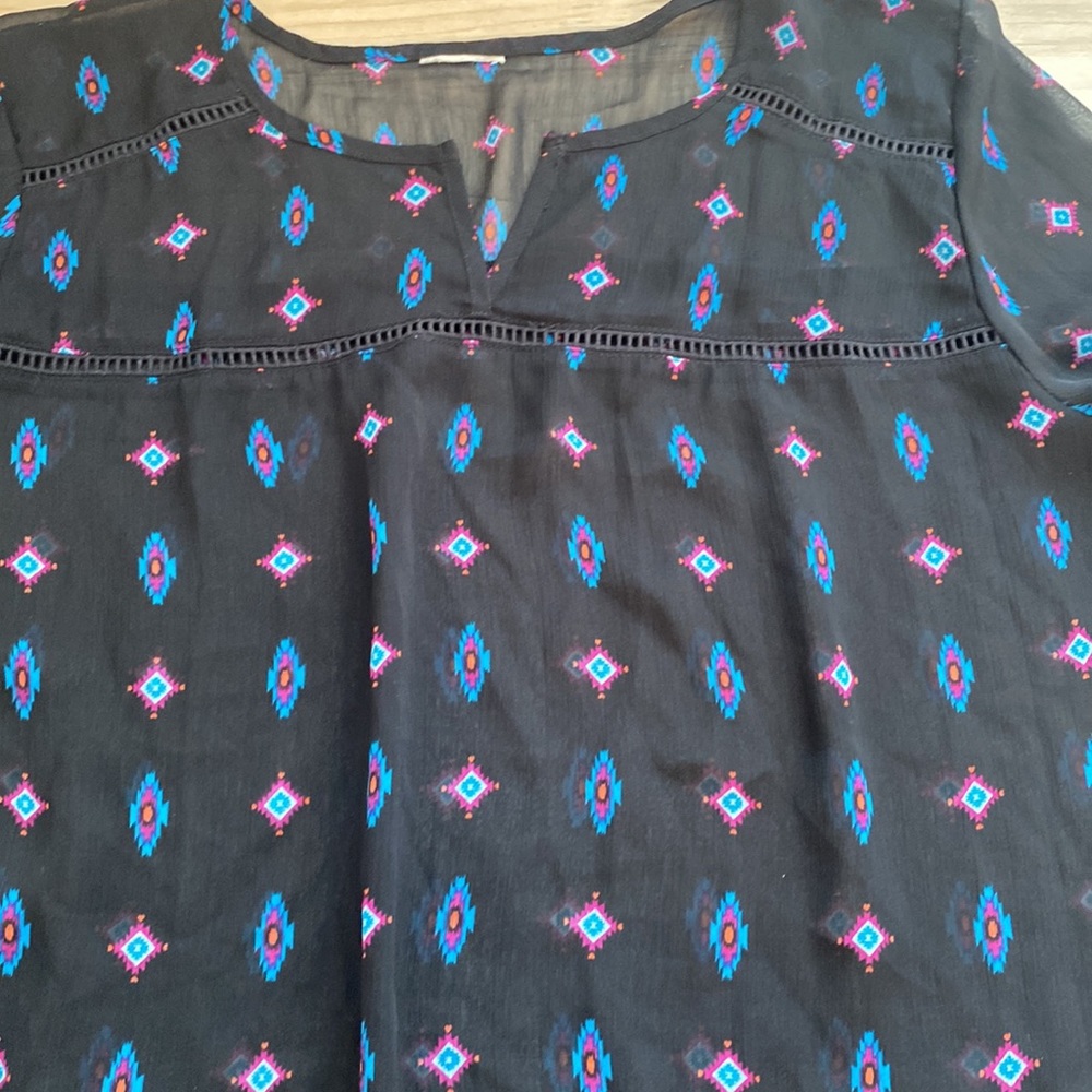 Adorable Womens XL Black Sheer Long Sleeve Blouse. Cute design and style. - Picture 8 of 8